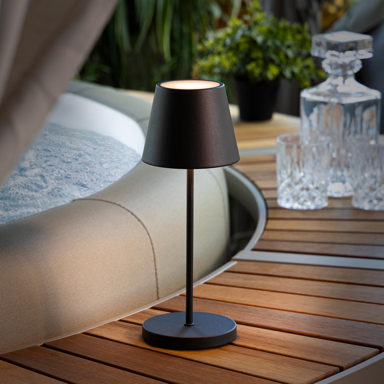 Akku Tischleuchte Cosenza in schwarz incl. Ladestation und Fernbedienung