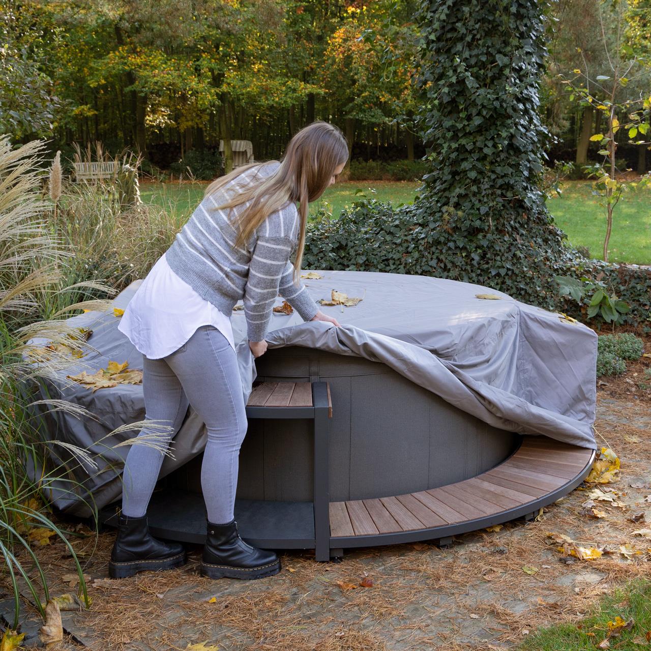 Whirlpool-Schutzhülle für Softub RESORT oder POSEIDON mit Polyrattan- oder Stauseeholz-Umrandung - silber-grau